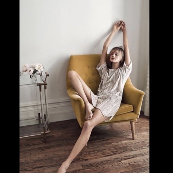 Floreat Crushed Velvet Short Sleeve Shift Dress - Picture 3 of 5